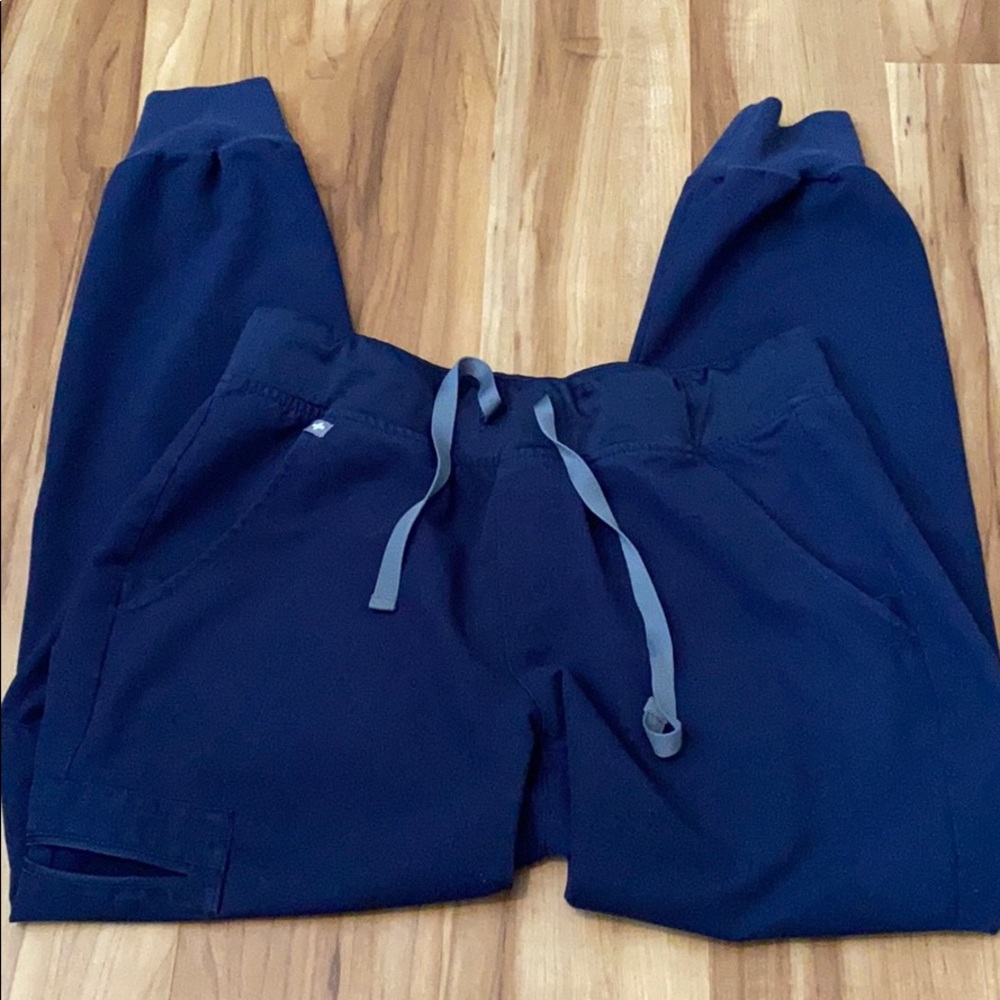 Figs Zamora Joggers. Small petite.